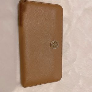 Tory Burch Emerson zip around wallet